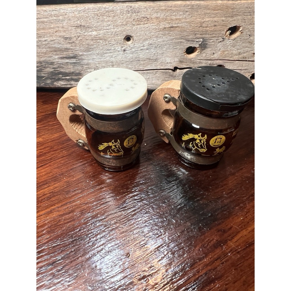 Vintage Kentucky Brown Barrel Salt & Pepper Shakers With Handles‎ Retro Rustic